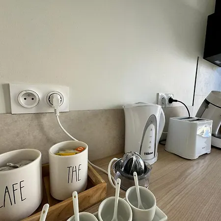 Le 122 - Parking Apartment *