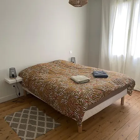 Le 122 - Parking Apartment